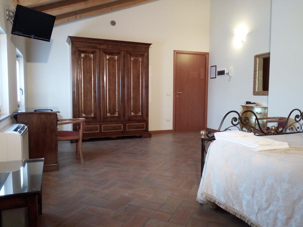 Bb Mambrotta Guest House San Martino Buon Albergo Exterior foto