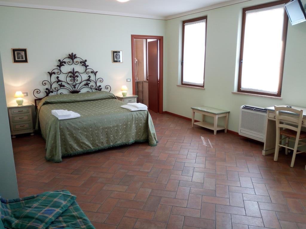 Bb Mambrotta Guest House San Martino Buon Albergo Exterior foto